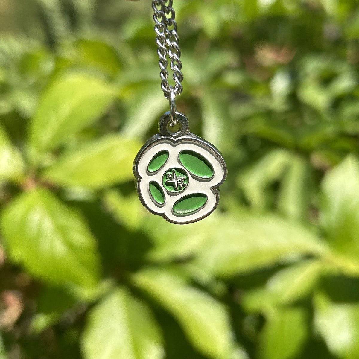 SYP__org's tweet photo. Qui va cop son pendentif ici ? https://t.co/Y7kKqkHn1H