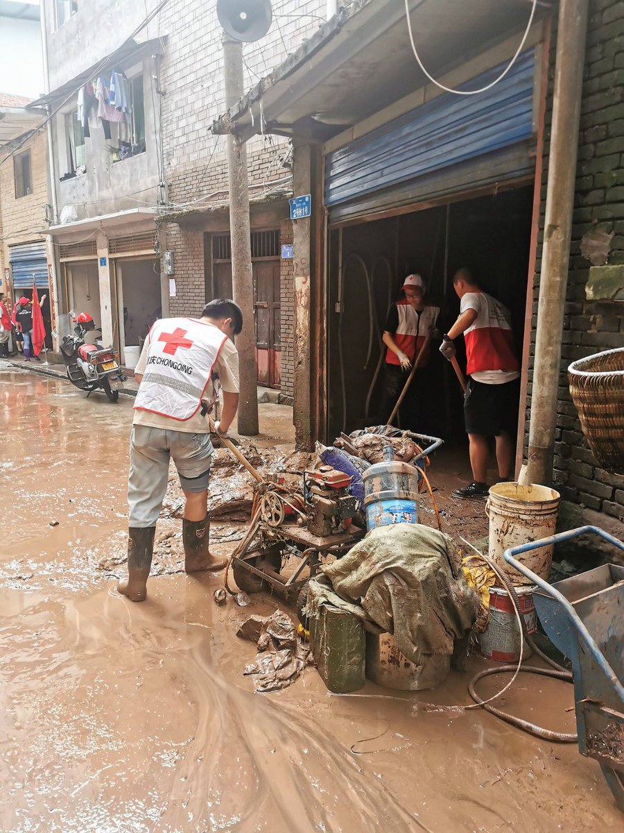 IrshadIdris's tweet photo. On the occasion of the #InternationalYouthDay, a huge appreciation to the millions of young men &amp; women who continue to strive to serve humanity as volunteers of #RedCross #RedCrescent movement, including @KenyaRedCross . You make a difference.

(Photos courtesy) https://t.co/IdjZqk342W