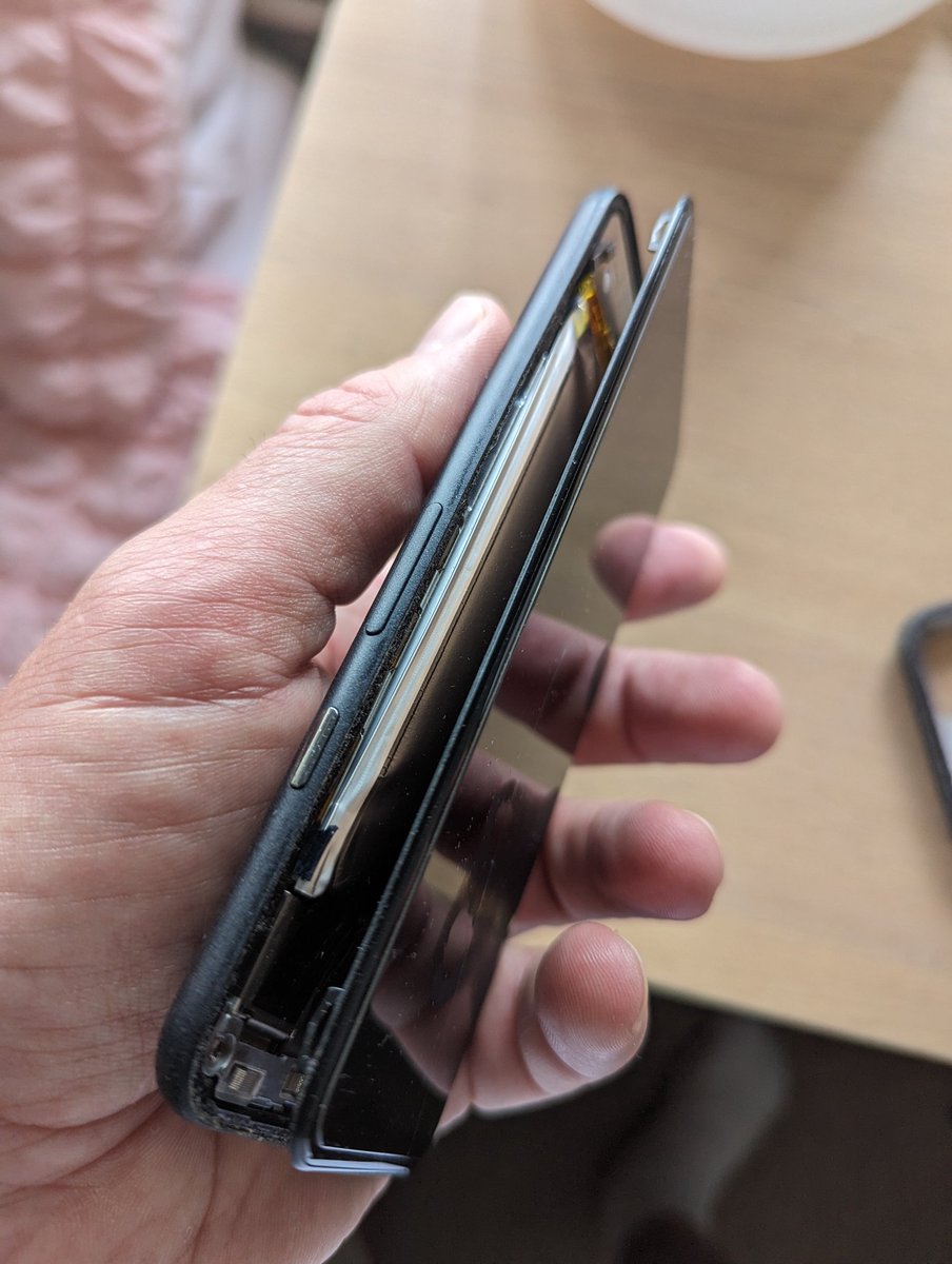 chuck_stones's tweet image. @Google @madebygoogle What fresh hell is this? My Pixel 5 was purchased in November 2020. I recently charged it, turned it off &amp;amp; left it in a drawer at around 20°c for 3 days. This is what I found when I picked it up.  #GooglePixel #batterygate