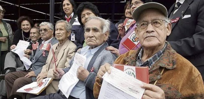 podemos_peru's tweet photo. #ultimo
Pensionistas del DL. 19990, reciben miserables pensiones de tan solo S/500 a S/800. Exigen al ejecutivo elevarlas a S/1025.
¡Los pensionistas no deben mendigar su dinero! 
#pensiones #dignas https://t.co/BcPUqPox0p