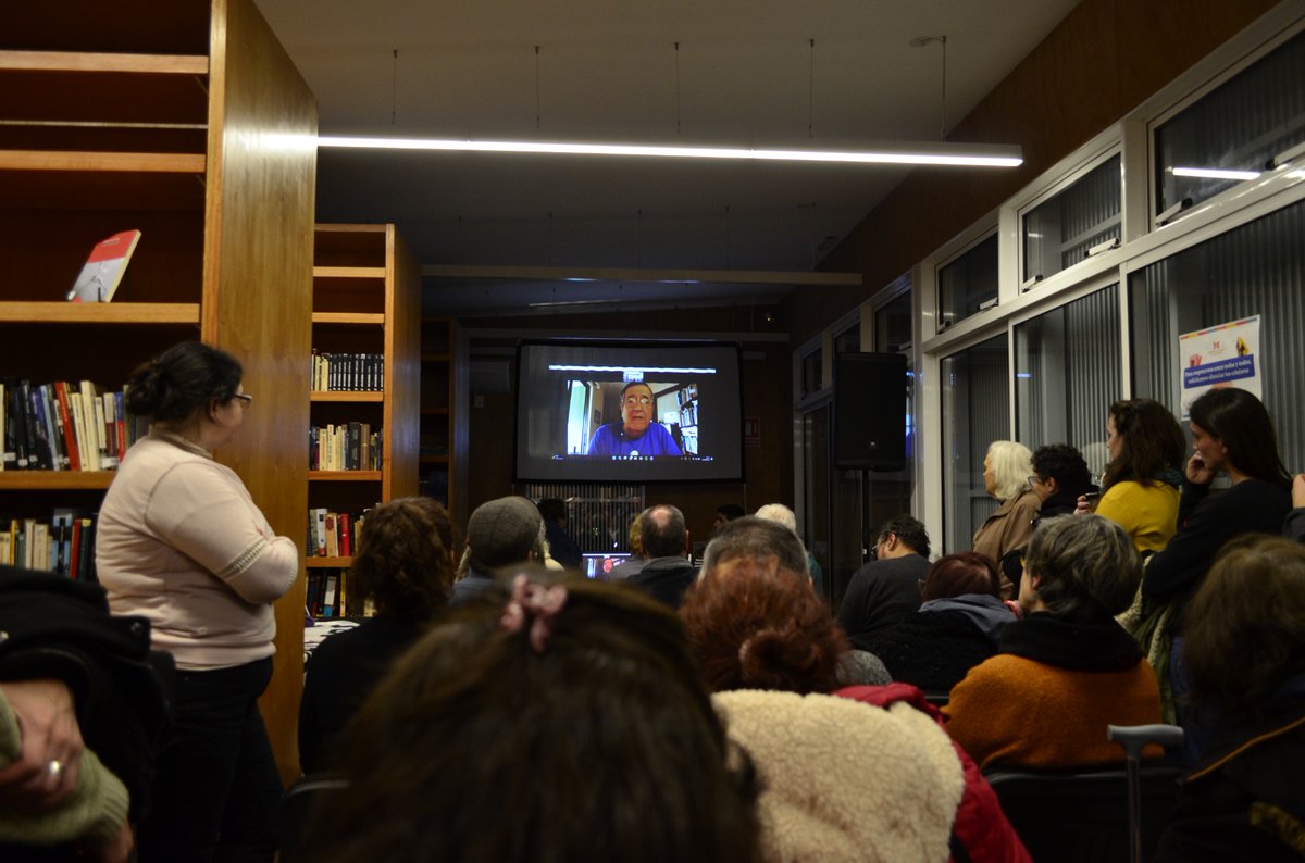CamiloAlvarezLo's tweet photo. Gracias a todo/as lo/as que desafiando al frío de agosto se acercaron a esta presentación. La necesidad de seguir insistiendo en construir desde abajo el mundo nuevo que tenemos en nuestros corazones
@AlforjaRed 
@cubacmlk 
@CEAAL2 
#NoraCastro
#BibliotecaMorosoli
#OscarJara https://t.co/zB2y9Gzwyz