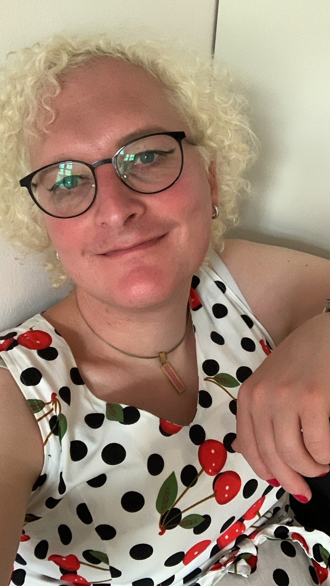 anny_goerl's tweet photo. Minimales Make-Up. Ich hab gestern auf den Pizza-Komplimente-Post über 420 Likes und so viele liebe und nette Kommentare bekommen. Danke ihr, Schatzis. Lieb euch alle ❤️#happytrans https://t.co/VLkC4pkIDf