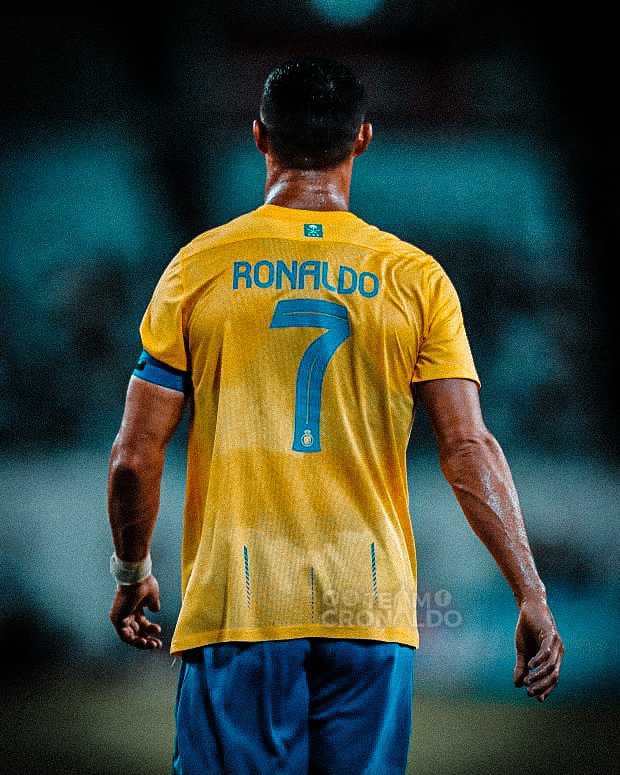 🚨🎙 Raouf Khleif (Commentator):
“Who has Cristiano Ronaldo doesn't need to be afraid. Who has Ronaldo, has the title. Who has Ronaldo, has the records.”