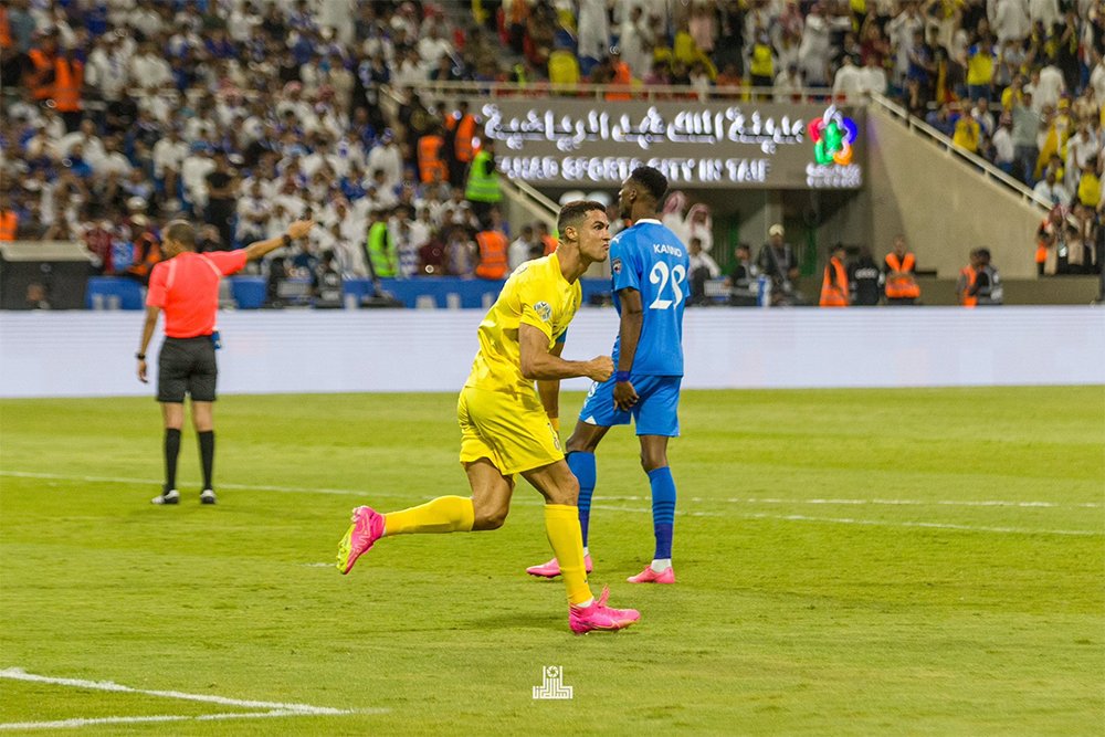 FaktaSepakbola's tweet photo. Extra time menit 98':
CRISTIANO RONALDO CETAK GOOLL 🥶

Al Hilal 1-2 Al Nassr

Seru banget ini match 🔥 https://t.co/RYUUOnSskP