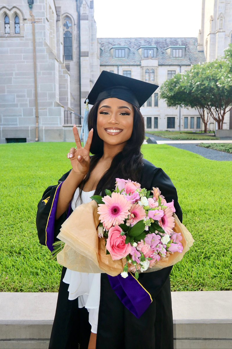 mariahhmonet's tweet photo. Alumna. Peace out my HBCU💜 https://t.co/dxMHVeFrmI