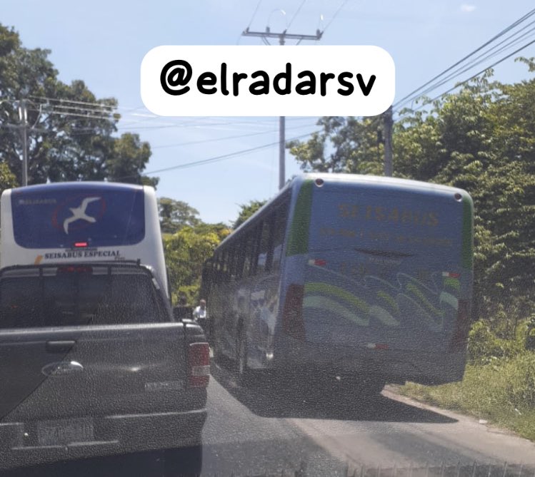 elradarsv's tweet photo. #SantaAna503 #TraficoSV Bus de empresa #SeisaBus con desperfectos mecánicos sobre la #CalleAlterna a #Tacachico. Automovilistas solicitan se despeje la vía @VMTElSalvador https://t.co/uEkBSBXqw1