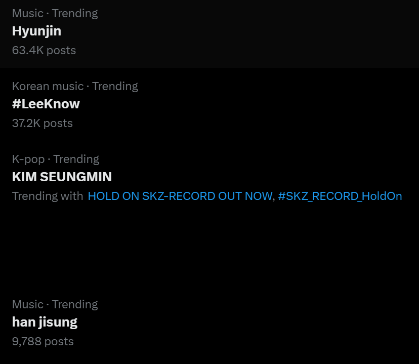 MonicaStirman's tweet photo. When I see half of #StrayKids trainding... I'm crying😭screaming😱 and having a little dance moment to celebrate.... How cool is that #Hyunjin #LeeKnow #HANJISUNG #Seunming.. I'M A PROUD #STAY https://t.co/oJ1QzejtpJ
