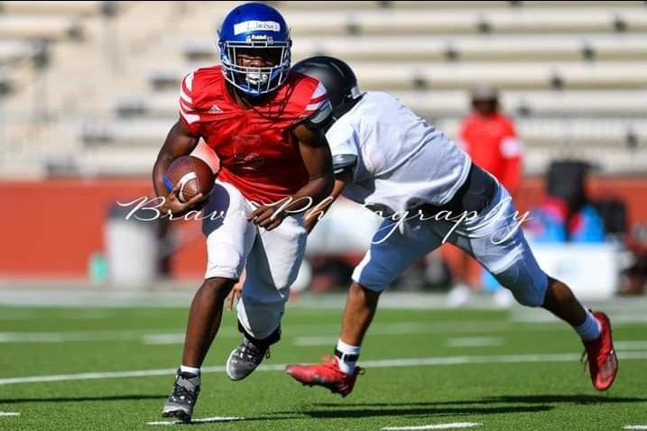 LoganJackson_25's tweet photo. Just a little clip and pictures from my scrimmage yesterday's @TXTopTalent  @tecruits   @NILSPORTS @on3 @247Sports @COACHLANGSTON75 @football_brook @gobigrecruiting @_EliteProspects @AYSSPORTS @FootbaIIism @AlabamaFTBL @PrepRedzoneTX @AggieFootball https://t.co/DdKs7jGeT5