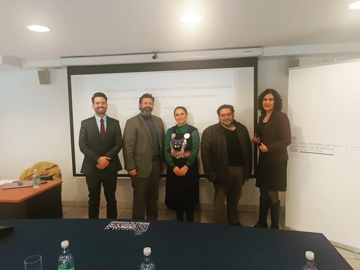 Ayer terminé una etapa pendiente en la UChile con la defensa de mi tesis de Magíster en derecho. En la foto la comisión evaluadora, profesora Dra Claudia Cardenas y los profesores Dr Salvador Millaleo, Dr Claudio Nash y Dr Cristóbal Carmona. Ahora se vienen nuevos desafíos!