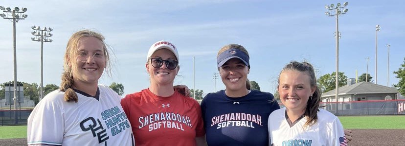 Mimi33517024's tweet photo. Thank you @CoachMoyerSU for inviting me to @SUHornetsSB camp I had a fantastic time! I can't wait for the next one. @OHE_18U_Kaz https://t.co/VW9URgeiTT