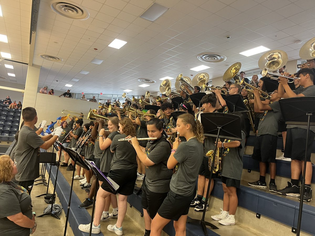 Amazing turnout for this year’s Flight Night! 1200+ people in the Heritage community came to support our incredible athletics and band programs! We have an awesome year ahead of us!