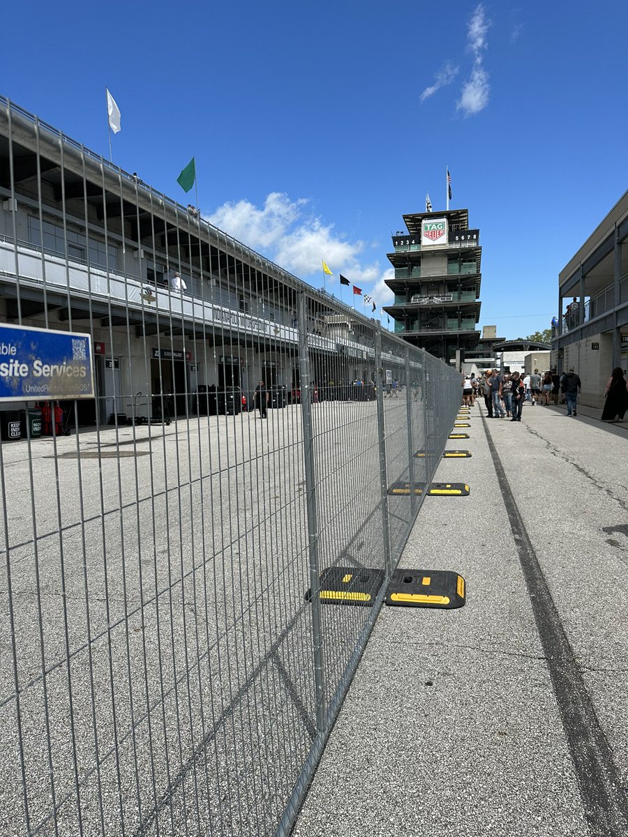 KingdomRacing's tweet photo. What’s different about these pics?? https://t.co/vj0rgAgmsx