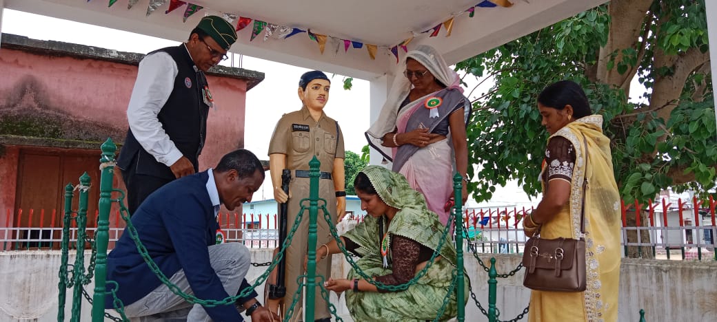 CBC kanker-central bureau of communication (@cbckanker) on Twitter photo ग्राम भीरावही कांकेर 9 अगस्त से 15 अगस्त के बीच प्रत्येक गांव से मिट्टी लेकर दिल्ली शहीद स्मारक में ले जाया जाएगा वहां इस मिट्टी से वृक्षारोपण किया जाएगा आज अमृत महोत्सव में पूर्व सैनिकों को सांसद महोदय द्वारा साल श्रीफल भेंट किया <a href="/R8WyUdMifCDccE8/">संचालनालय सैनिक कल्याण, छत्तीसगढ़, रायपुर</a> <a href="/DswoKanker/">जिला सैनिक कल्याण कार्यालय कांकेर C G @dswo</a> <a href="/KankerDistrict/">Kanker</a> ग्राम भीरावही कांकेर 9 अगस्त से 15 अगस्त के बीच प्रत्येक गांव से मिट्टी लेकर दिल्ली शहीद स्मारक में ले जाया जाएगा वहां इस मिट्टी से वृक्षारोपण किया जाएगा आज अमृत महोत्सव में पूर्व सैनिकों को सांसद महोदय द्वारा साल श्रीफल भेंट किया <a href="/R8WyUdMifCDccE8/">संचालनालय सैनिक कल्याण, छत्तीसगढ़, रायपुर</a> <a href="/DswoKanker/">जिला सैनिक कल्याण कार्यालय कांकेर C G @dswo</a> <a href="/KankerDistrict/">Kanker</a>