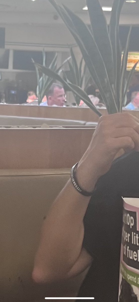 Diddlysquatv3's tweet image. Angus was in services we stopped at. Said to one of lads who he spoke to( in a pleasant manner I might add)we are in for a striker. Not Piroe but someone they think is as good. Just repeating what he said. 
#LUFC