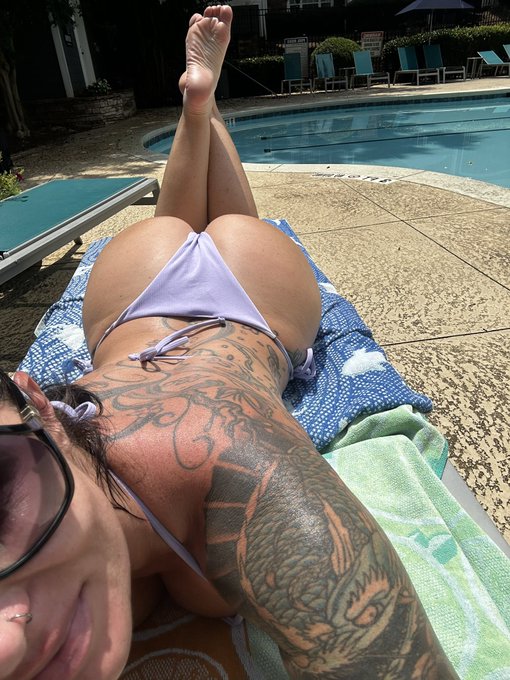 Happy Saturday !!!!! 💜💜 https://t.co/MHw8YsP5Qp