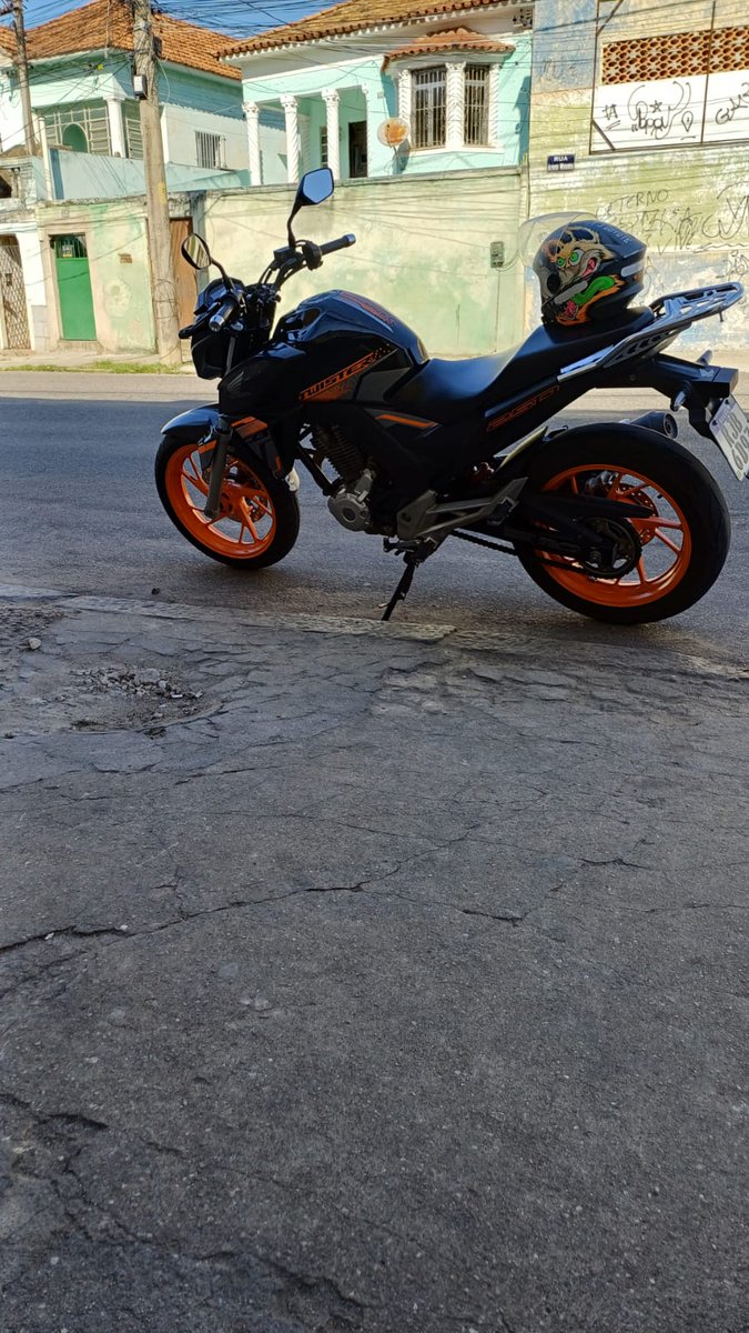 giliane_borges's tweet photo. Furtaram a moto de trabalho do meu irmão, quem puder dar rete ,agradecemos!  Sentimento horrível, trabalhar honestamente, para conquistar, vim alguém tirar!🥺 https://t.co/2TU3cqN9pd