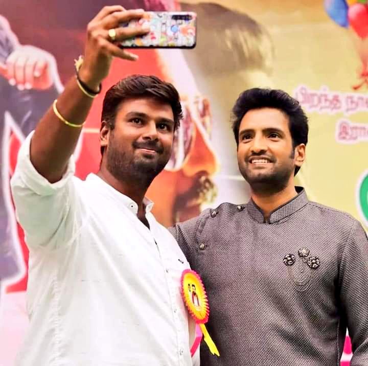 Santa_Gps29's tweet photo. அகில இந்திய சந்தானம் ரசிகர் மன்றம் ஆந்திரா மாநில தலைவர் திரு.@jeevannaicker அவர்கள் இனிய பிறந்தநாள் நல்வாழ்த்து.,💐🎂💛❤️
#Santhanam #Mks #Santabloods
#HBD_JeevanNaicker #DDReturns #HappyBirthDayWishes
#KickSeptember1st
@KKumaravelMKS @kumarTN29 @YugandharNaick1 @Mani_Kandan_Dpi https://t.co/i4EVUwooYZ