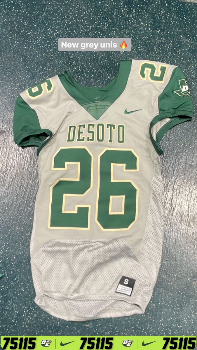 FootballDesoto's tweet photo. New grey unis 🔥 https://t.co/D4iNcoYeAJ