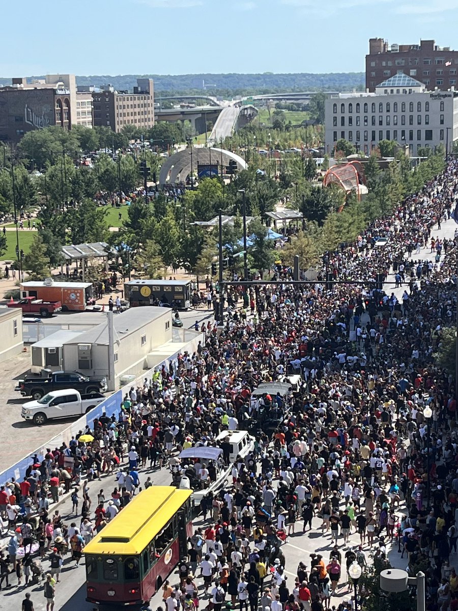 Omaha showing love to @terencecrawford 🥊 
#VictoryParade