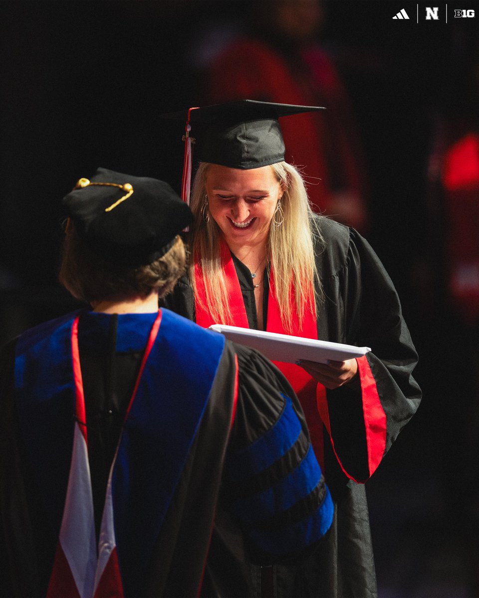 HuskerWBB's tweet photo. College degree. 🎓✔️

Congratulations to @maddie_krull who earned her bachelor’s degree in child, youth, and family studies! 👏👏 https://t.co/0AN4pUkwya