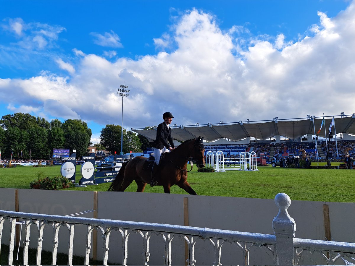 DublinHorseShow's tweet photo. Great excitement in the #RDS Main Arena as the Defender Puissance takes place!
@LandRover_IE #DublinHorseShow #23DHS #landrover #puissance https://t.co/DBh6bjdLJK
