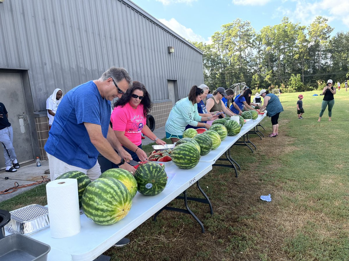 NCFBooster's tweet photo. 🦅New Caney Eagles 2k23 scrimmage!!! The Eagles are ready to soar!!! Thanks to all of the parents that helped setup and  cut up the watermelon 🍉!!!! #wearenewcaney #watermelonfeed https://t.co/kBj4CXaJ1z