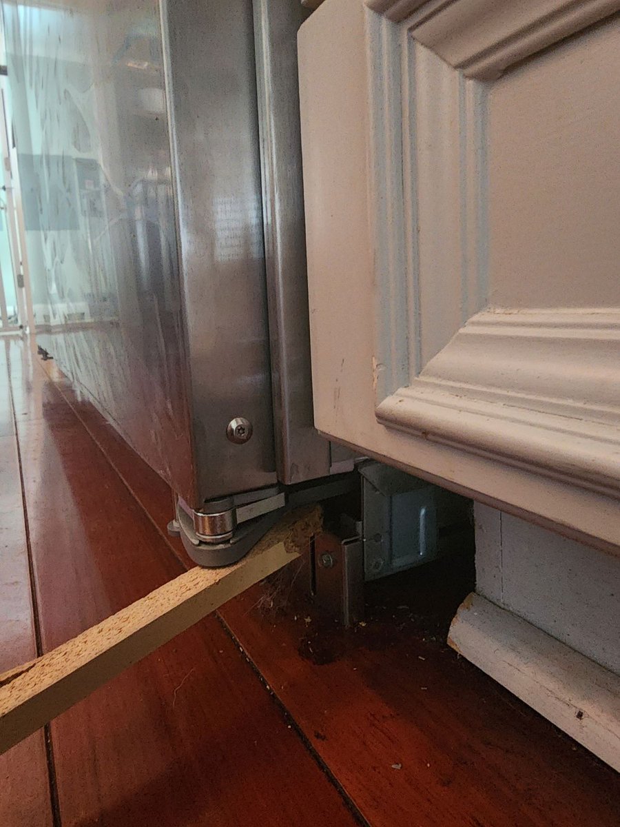 davidlhinson's tweet photo. @VikingRange  should know the people representing their brand are delivering defective products and telling repeat Viking customers the problem THEY created (@nyappliances and @AMHomeDelivery) is now "my problem". NOT a luxury brand experience! Please haul away our old Viking! https://t.co/cf6nJ1G0GV