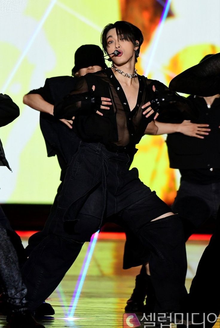 pseonghwapics's tweet photo. OH LORD HE'S SO HOT https://t.co/nsjfPNe5GO