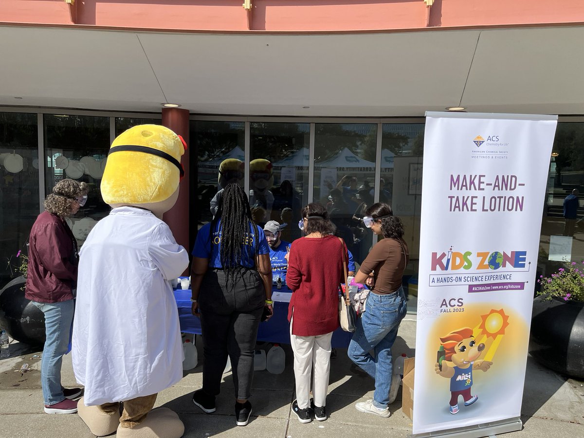 AmerChemSociety's tweet photo. #ACSKidsZone is underway at @creativitykids. Stop by for this FREE Family event to learn about the healing power of #chemistry through hands-on science experiments!  We are here until 1PM PDT. https://t.co/kIUZjO2KLq