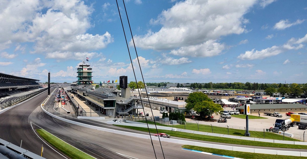 Sunshine and a few high clouds. It's a beautiful day in Indianapolis! #TheBrickyard @ims @IndyCarRadio