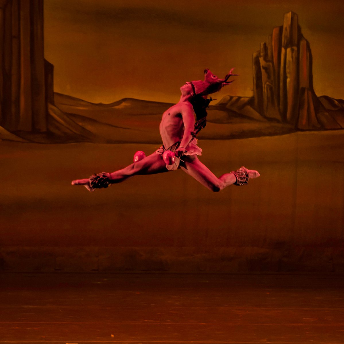BalletAmalia's tweet photo. "La danza del venado" es un ritual de magia como los practicados por todos los pueblos cuya cultura prehispánica sobrevive, en este caso, la de los Indios Yaquis. https://t.co/qw2Ep0RRpV