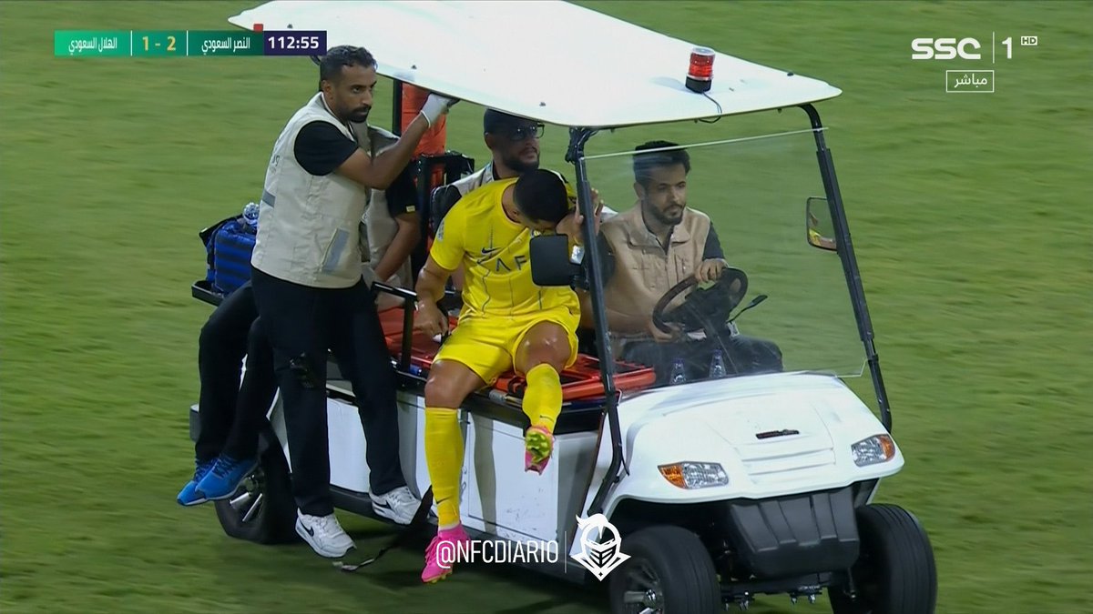 CFC_Janty's tweet image. CRISTIANO IS STRETCHERED OFF THE PITCH. HE'S INJURED.

PLEASE DONT BOTTLE THIS AL NASSR