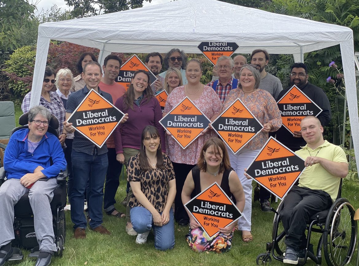 With the <a href="/WycombeLibDems/">Wycombe Lib Dems 🔶 💙</a> today and <a href="/SarahGreenLD/">Sarah Green MP</a> 🥰 they have an important vote this month on Wycombe having its own Town Council! Best of luck 🤞
