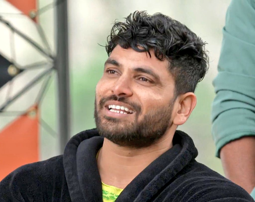 kalamwalainsaan's tweet photo. Shiv did 6 stunts so far and underperformed in just two. But at no point, Shiv lacked effort, courage or focus. On bad days, even an easy thing doesn't go your way. The way Shiv owns up to it truly shows his character.🙌
Always with you🫶🏻
#ShivThakare 
#KhatronKeKhiladi13 https://t.co/8ev7ZyXHZE