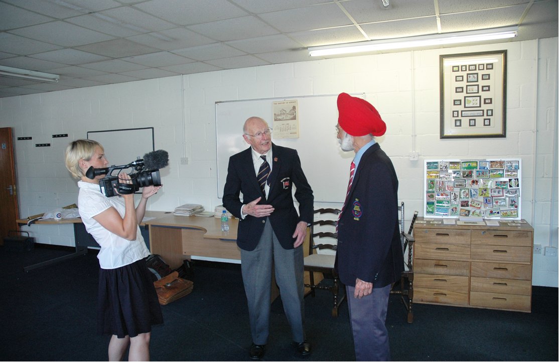 thehockeymuseum's tweet photo. In 2️⃣0️⃣1️⃣2️⃣, two 1948 #Olympians reunited at The Hockey Museum the day before the 2012 Olympic Games 🏑 tournament began. John Peake 🇬🇧  &amp;  Balbir Singh Snr 🇮🇳, both then aged 88, hadn’t seen each other since the final.
@sportinghistory @FIH_Hockey  @EnglandHockey @SAHM_UK https://t.co/YciD8dBzid