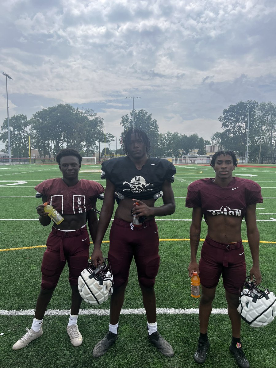 UHS FOOTBALL tweet media