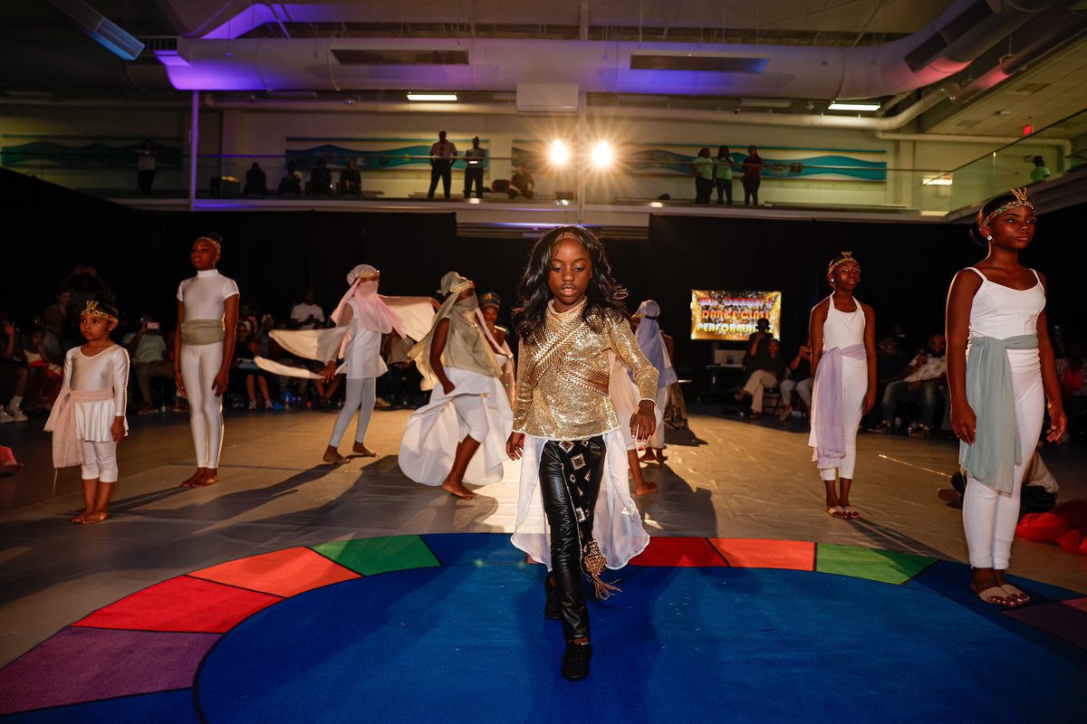 DCDPR's tweet photo. .@PhyliciaRashad blessed us with a special reading that incorporated our youth recently at the closeout celebration for - DREAM IT! Cultural Arts Program which inspires Southeast Tennis and Learning Center Scholars to find their unique voice. #DPRprograms #MorethanREC #SETLC https://t.co/n3vsef3upy
