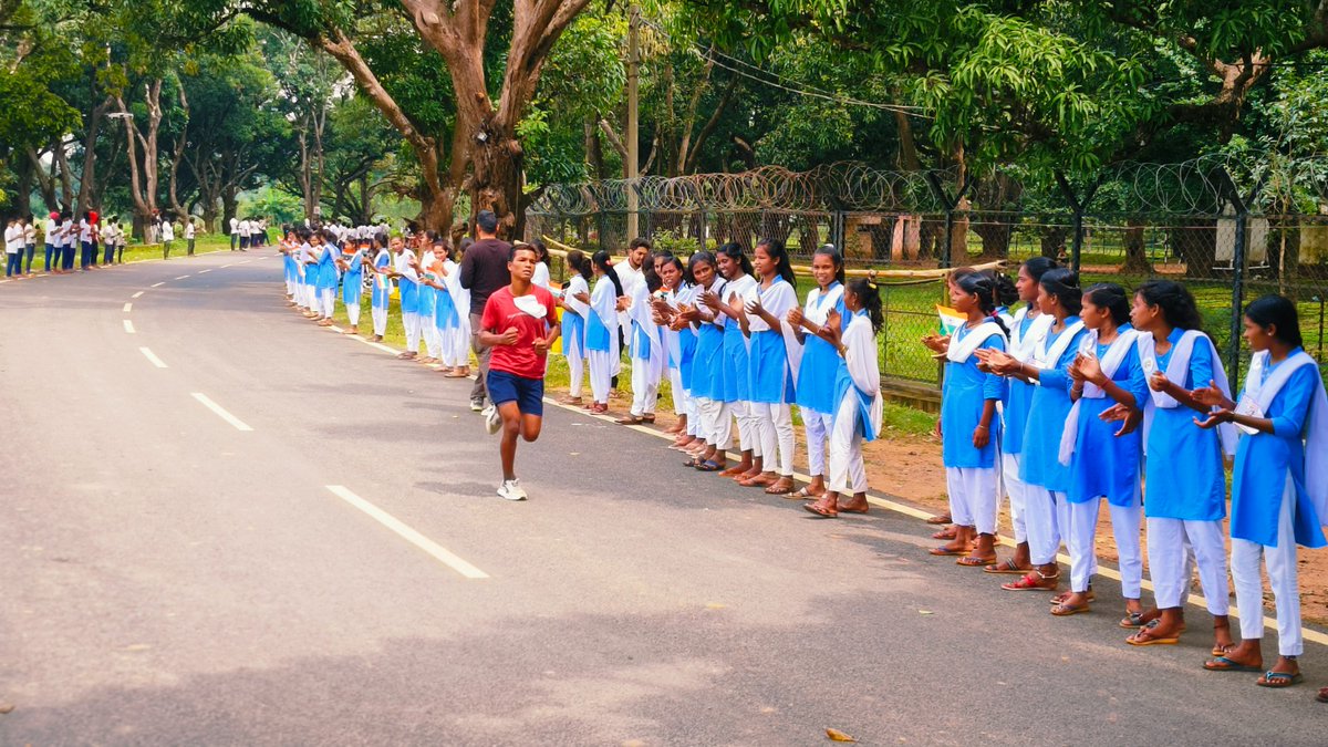 BSFODISHA's tweet photo. "AZADI KA AMRIT  MAHOTSAV"

BSF organised a Freedom Run at Ramagiri in district Koraput under the campaign "Meri Maati Mera Desh". The response of students and youth was overwhelming. #AzadiKaAmritMahotsav
#BSF 
#FirstLineofDefence 
#Meri_Maati_Mera_Desh https://t.co/wBNA9K3fJT