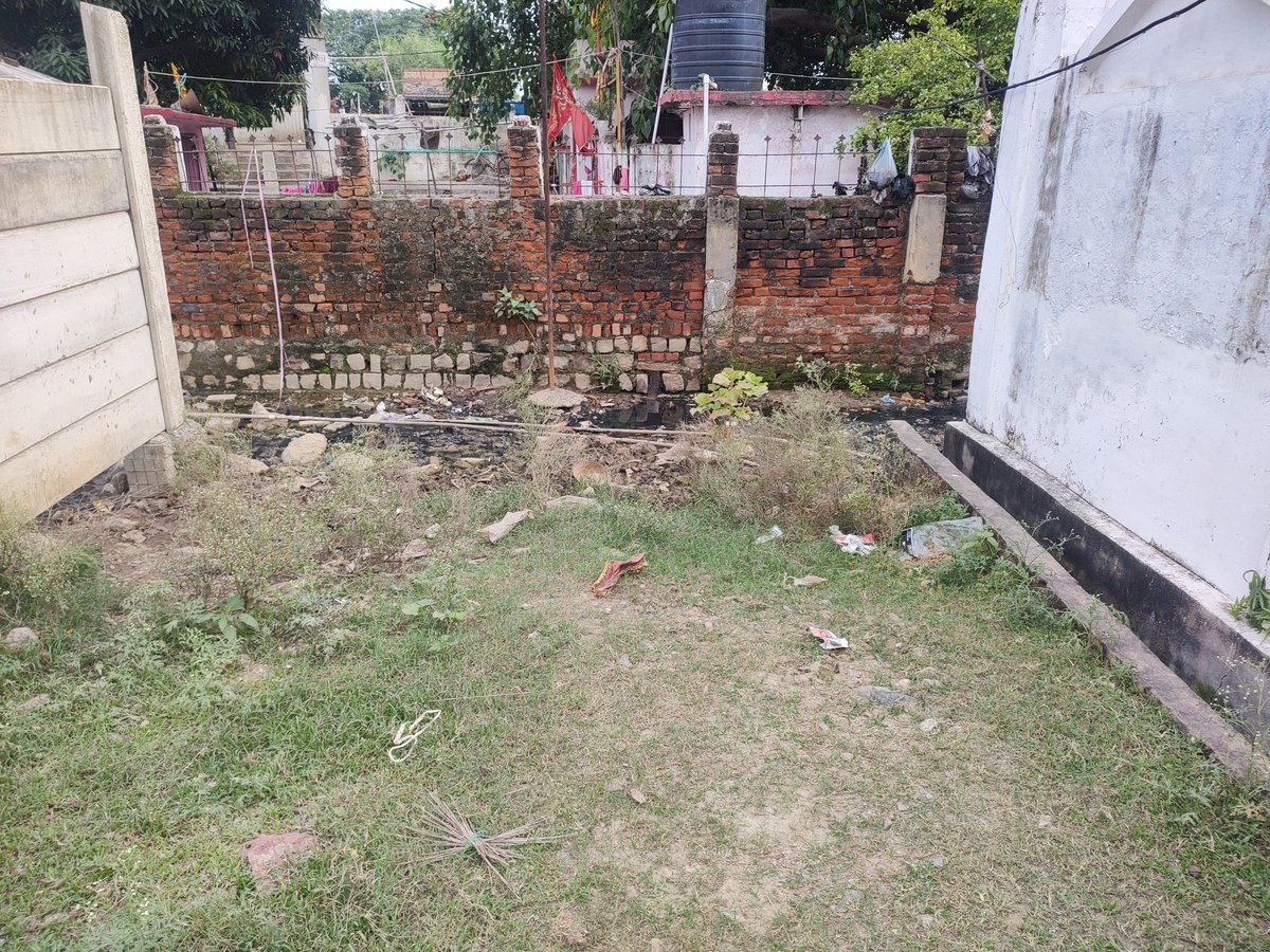 vivek0160's tweet photo. @CMOfficeUP @drnarottammisra @BJP4MP  bataiye kya kare ham log ham toh na hi koi fayda lete hai aap logo se na hi kuch sirf vote aur tax dete hai fir bhi hamare yaha na road bani hai na hi naali ki suvidha hai.... Kya sirf swarn samaaj keval vote ke liye hi hai... dekhiye photo https://t.co/SEL6AGyVqO