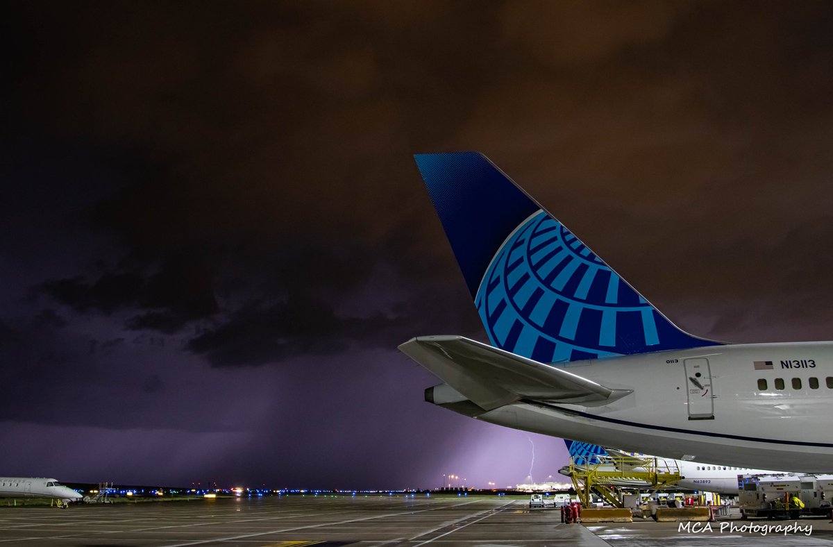 mca_photography's tweet photo. It's time for another edition of #StormSaturday!
#lightning
#beingunited
#myunitedjourney
@united
@DENAirport https://t.co/mQ8ZocIxAj