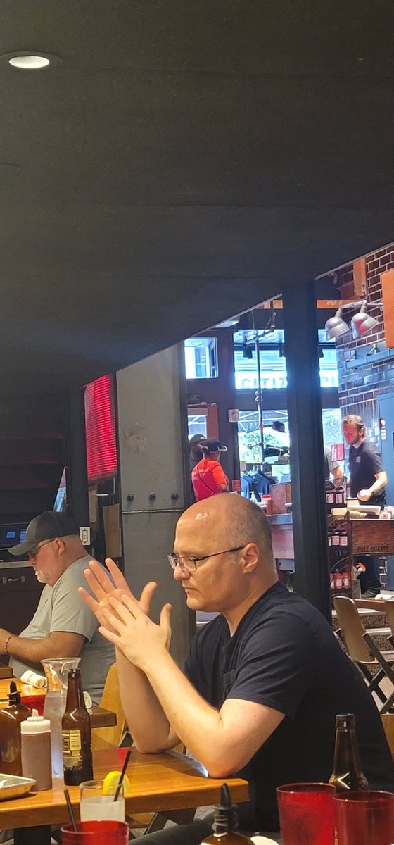freekeety's tweet photo. @notthefakeSVP  Thought I saw you in Cleveland. Lol https://t.co/UXTxXYIl3t