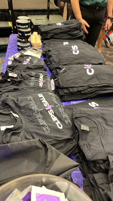 Giving away so much stuff at the @clips4sale booth. Crop tops, T-shirts paddles, bags, spankings ,floggings<a class="tags" href="/tag/clips4sale">@clips4sale</a><a href="/tag/mvsales"class="tags"><span>#mvsales</span></a>