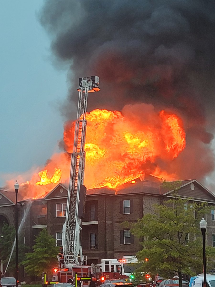 @WilsonSevereWX Lightning hit glass creek apt in Mount juliet