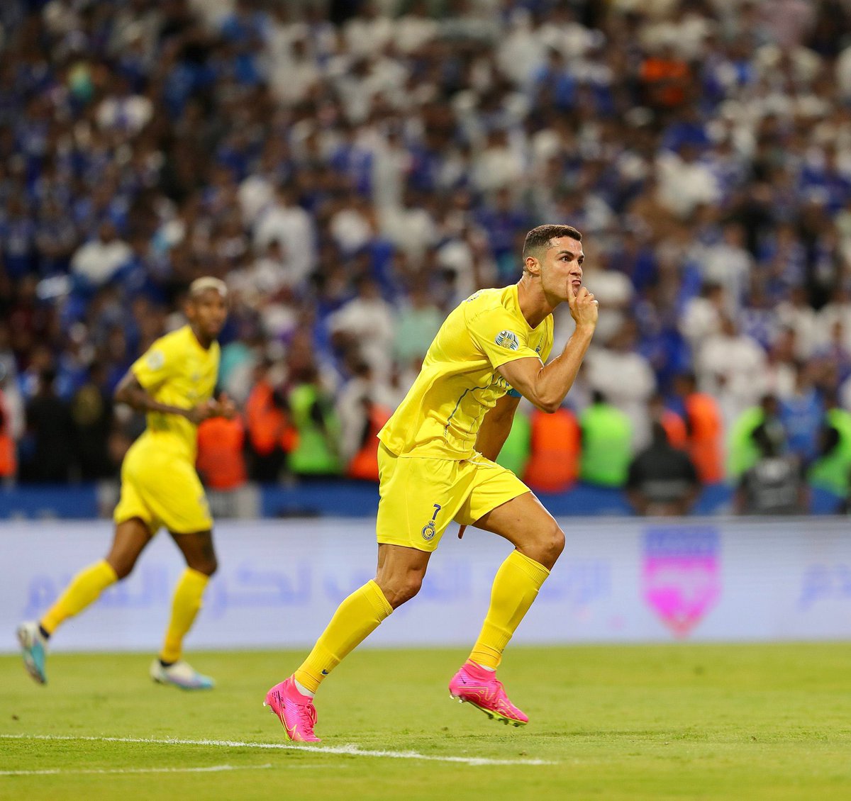 قالوا عنه ..(المنتهي )
هو اعتبرها بمفهوم اخر 
انهى البطولة هدافًا
انهى الصعود من المجموعة
انهى الصعود الى النهائي 
انهى النهائي لفريقه 
وفي النهاية .. امجاد الدون ليس لها نهاية