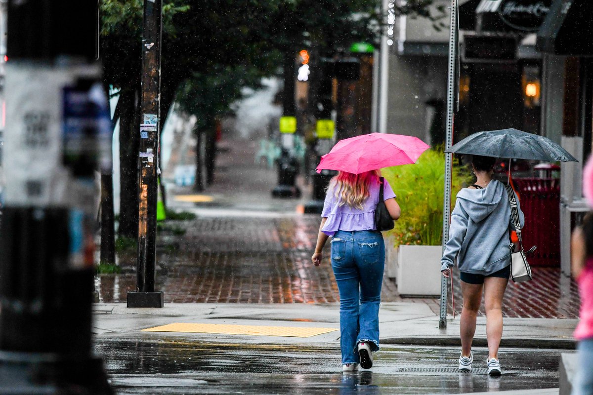 A rainy and stormy #Nashville. <a href="/NashSevereWx/">NashSevereWx</a> #tsspotter