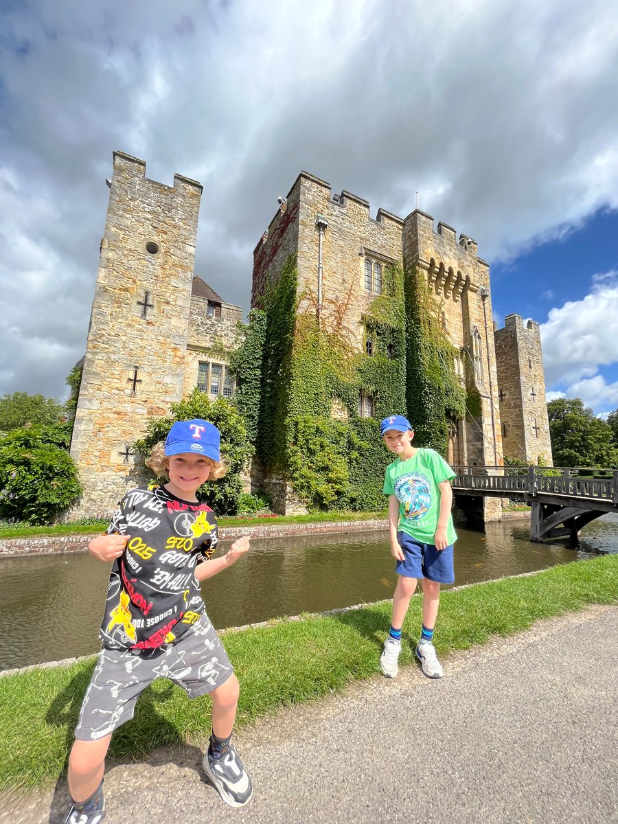 vacated's tweet photo. @LarchwoodPS Bodie and Finn had a great day out at Hever Castle. Saw some jousting and met Henry VIII and Anne Boleyn too! #larchwoodsummerchallenge https://t.co/JkBATOrVqN