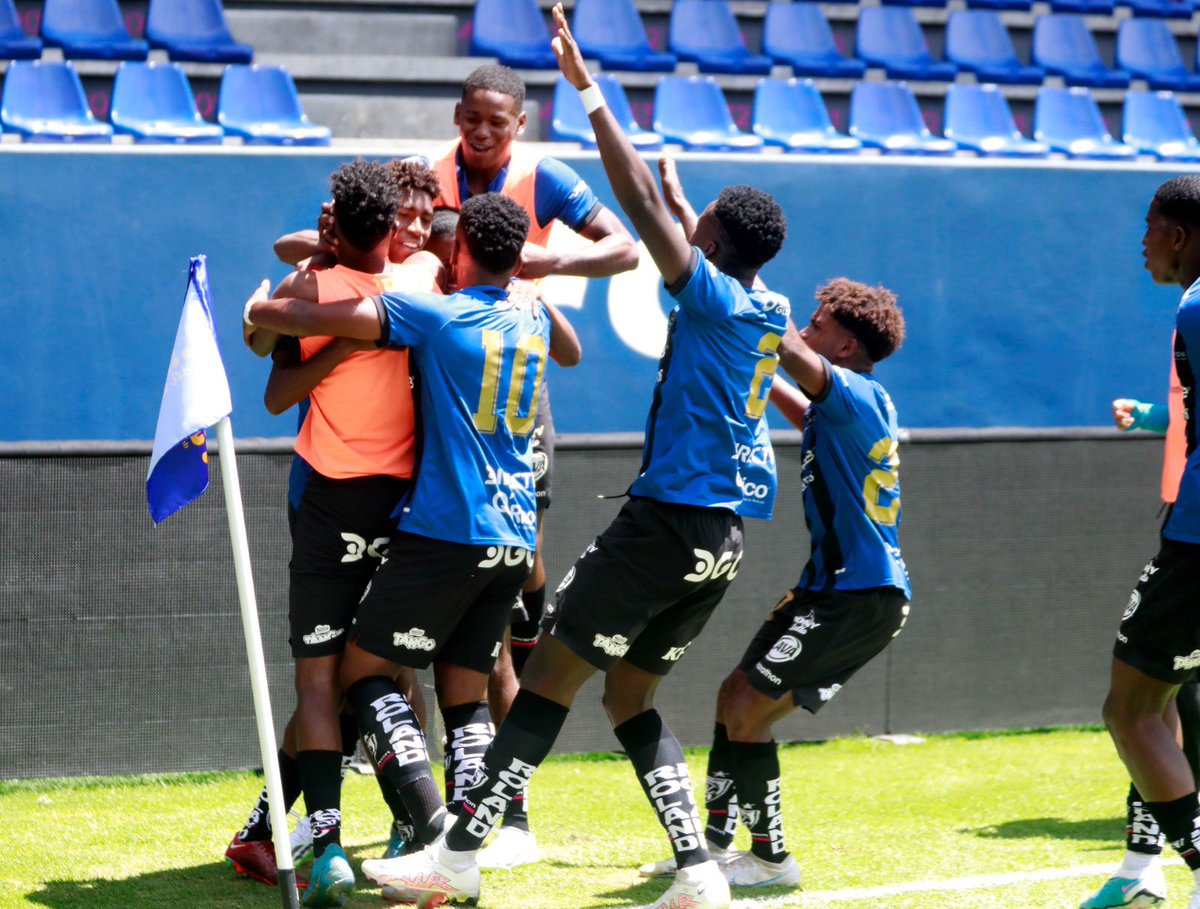IDV_EC's tweet photo. #IDV Campeón #CopaTangoMDM 23’ https://t.co/fTTdP0EOUT