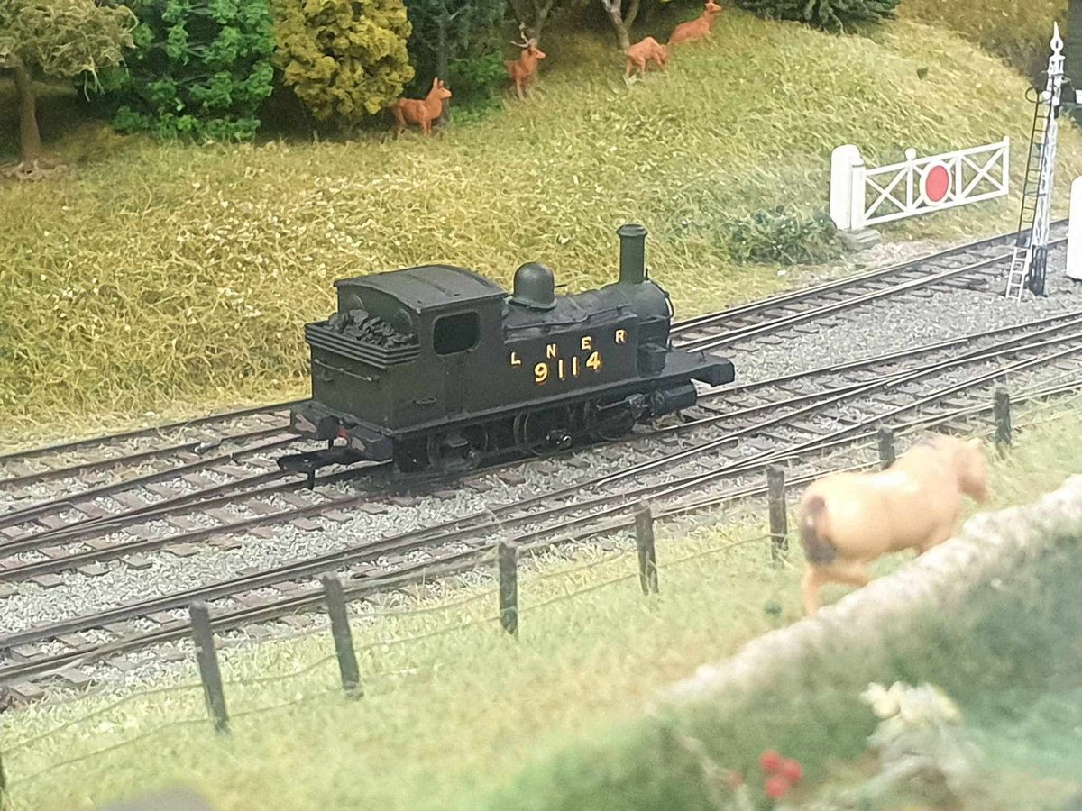 TheBallastMan's tweet photo. Not got round to showing off my completed J88 model. For my first attempt at scratch building a loco I would say it's pretty okay. I'm now making another one with this one going to a friend as a gift https://t.co/PLoO7Cbc6F