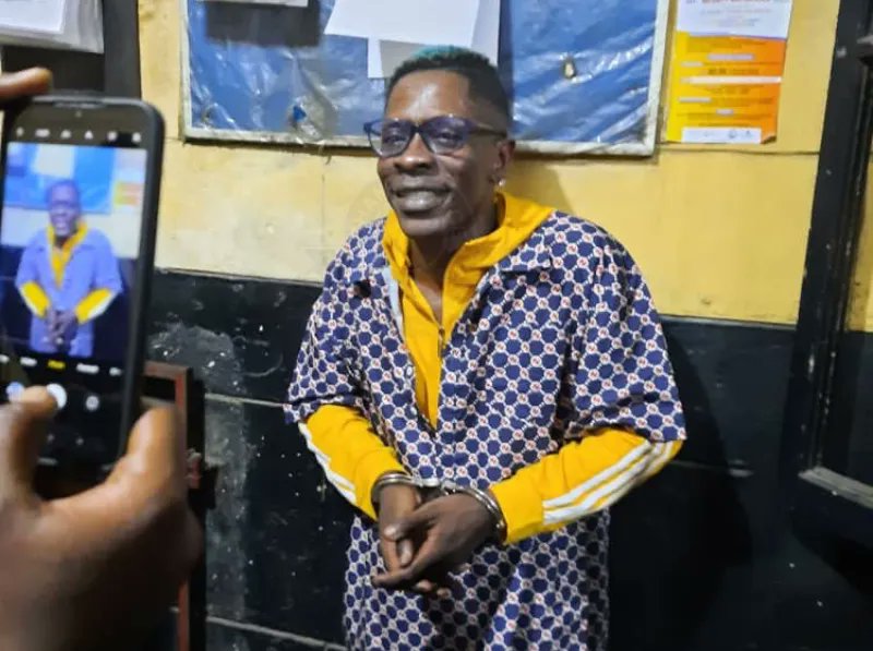 Shatta Wale Boasts About His Prison Time, Describing it as Comfortable as Home 
#shattawale 
#davasnews 
#ghananews 
davasnews.com/2023/08/shatta…