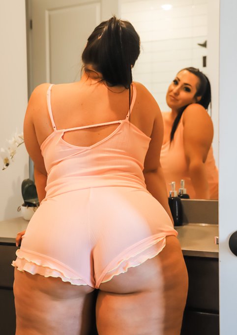 Peachy 🍑 https://t.co/Zzyf9D2tlR